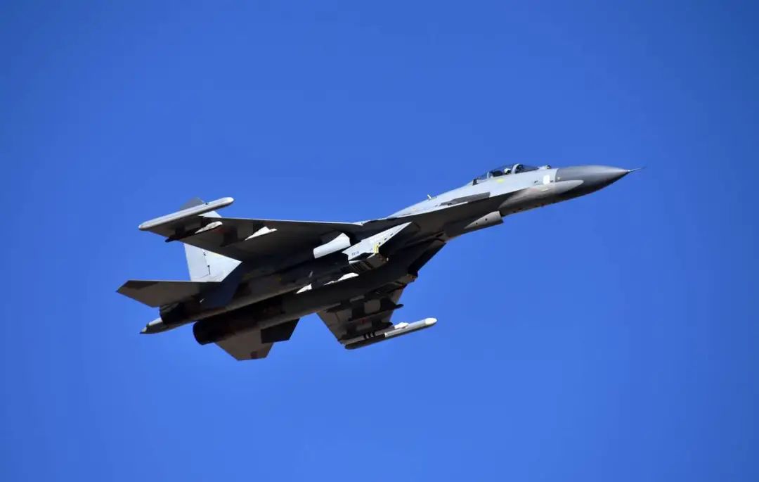 中韩关系生变,解放军特意选在苏岩礁,让尹锡悦政府长长记性