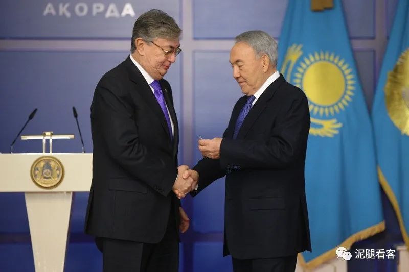 我们邻国干了件大事,纳扎尔巴耶夫特权被收回,我们要高度警惕