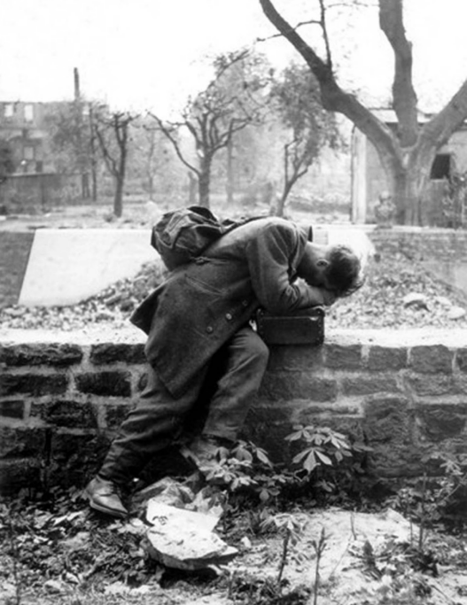 1945年的德国士兵，为什么宁可投降也不回家？