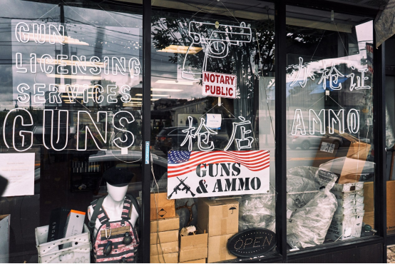 美国劫匪唯一不敢抢的“小卖铺”,火药味有点重