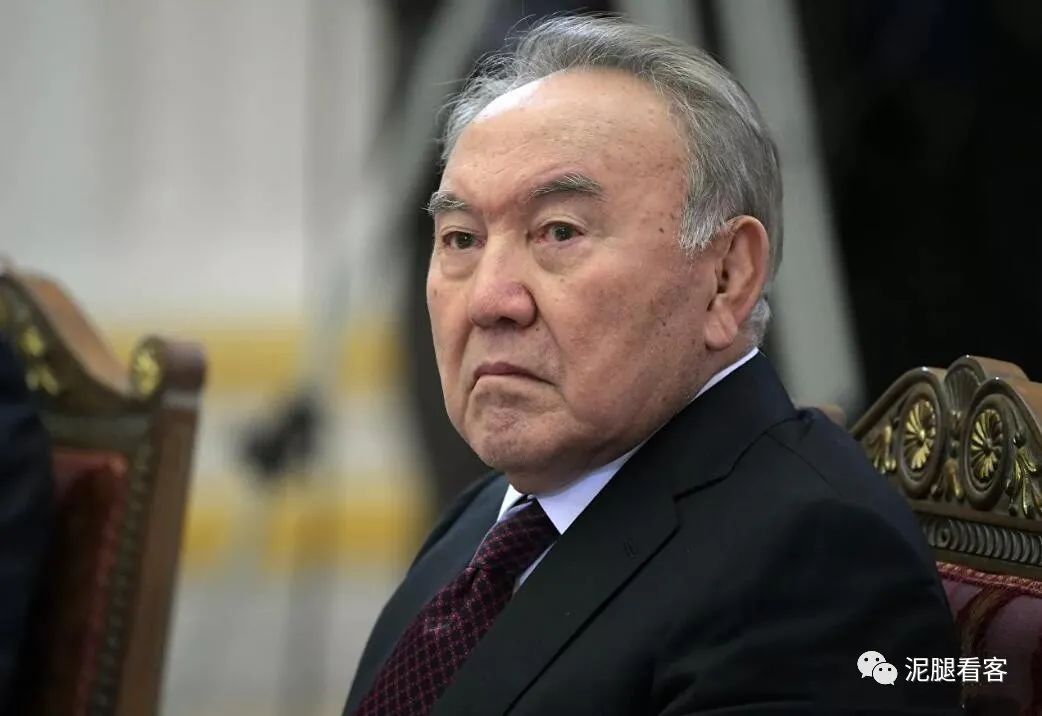 我们邻国干了件大事,纳扎尔巴耶夫特权被收回,我们要高度警惕