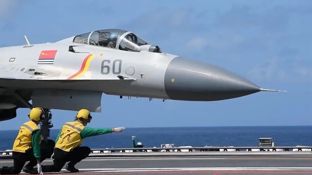 中国军工远赴尼日利亚，赠送歼15战机模型，国产侧卫将首开大单？