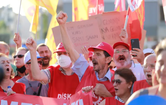 南半球唯一航母,卖废铁惨遭退货