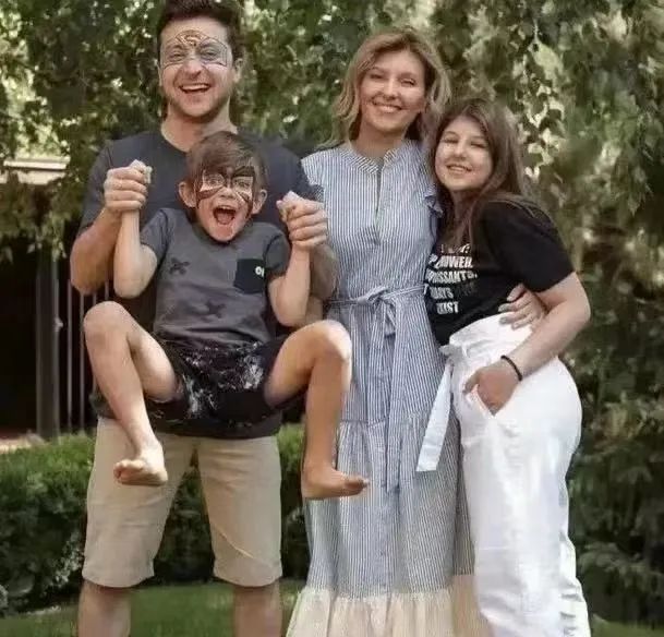 俄乌总统,艰难一年