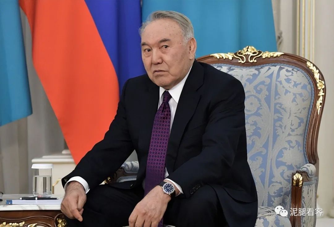 我们邻国干了件大事,纳扎尔巴耶夫特权被收回,我们要高度警惕