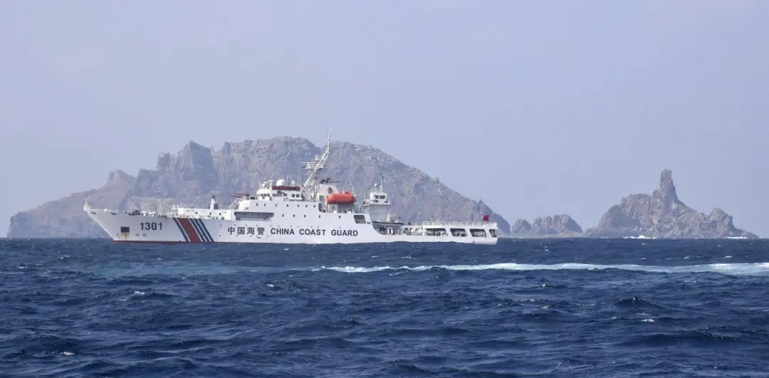 日本以多欺少闯钓鱼岛，中国海警4舰立刻支援，展示何为数量优势