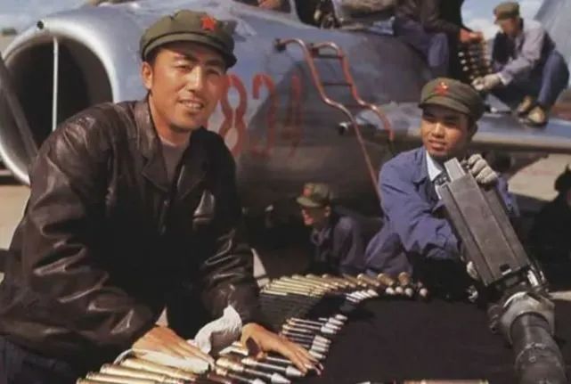 美国炒作“间谍气球”!我军多次击落美军气球,歼6歼10都打过