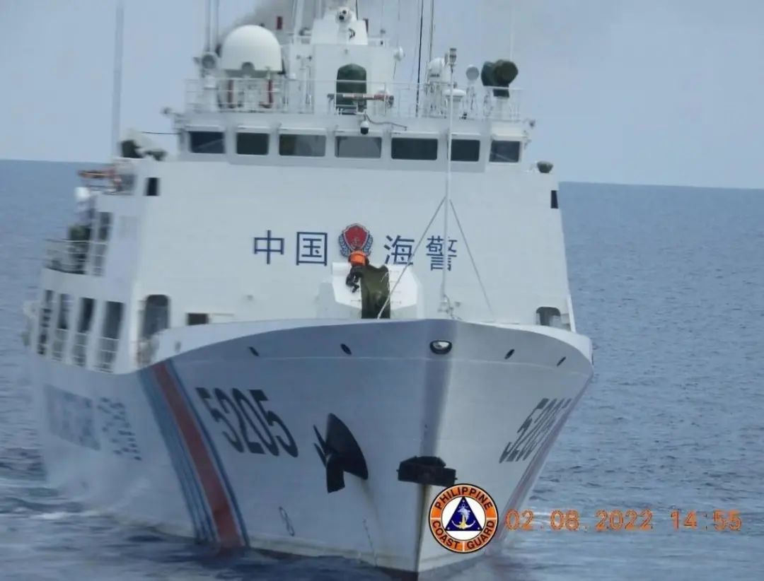 中国在南海仁爱礁，专门挑了个好时候，让小马科斯政府清醒清醒