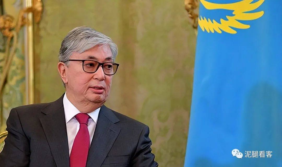 我们邻国干了件大事,纳扎尔巴耶夫特权被收回,我们要高度警惕