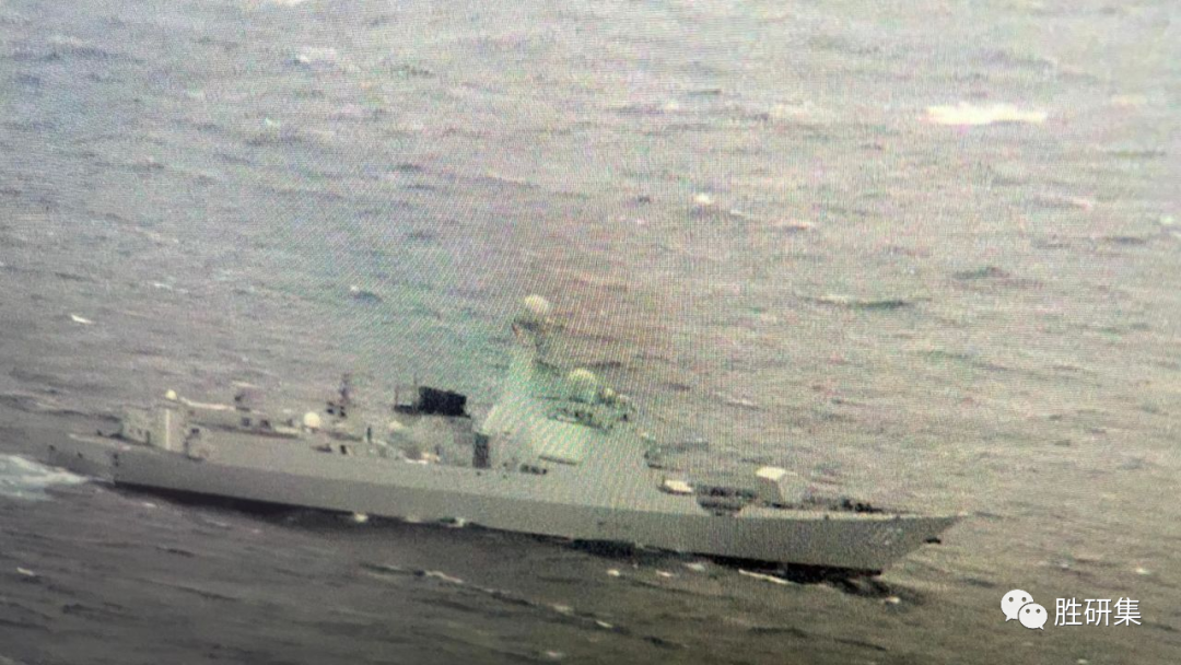 后果自负!24日,中国空军挂弹驱离美侦察机。