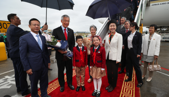 李显龙访华,两件事,让新加坡彻底对美国寒心