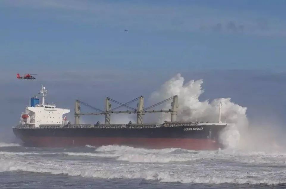 2.9万吨中国稀土沉没！运输船遇撞击21人落水，俄救援船紧急施救