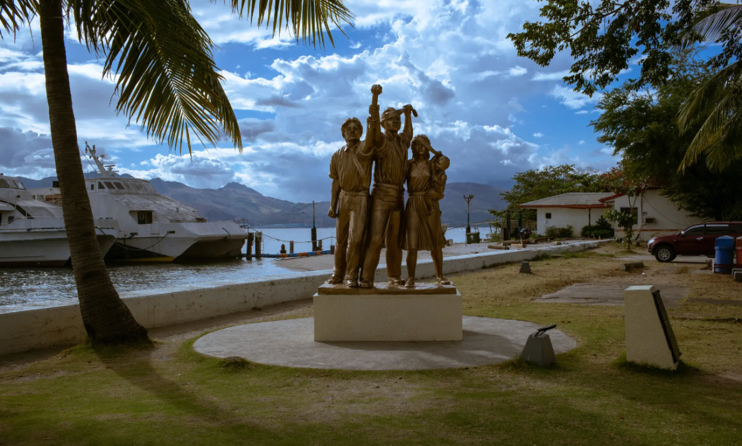 中方专机抵达后,菲律宾风向变了:美军要的基地都不能靠近台海