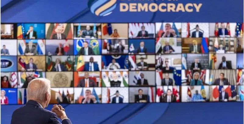 中俄成功峰会后,美国媒体怒评拜登:只会吠叫,不敢咬人