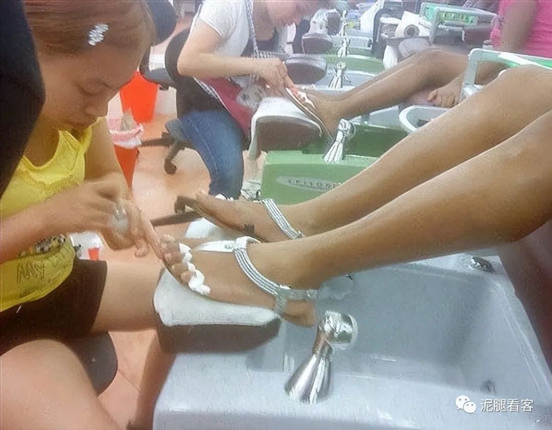 华裔要注意了!不仅存美国银行的美元打水漂,或将面临诸多风险