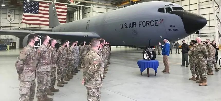 “不管美国在西太建多少机场,中国导弹都能摧毁它们”