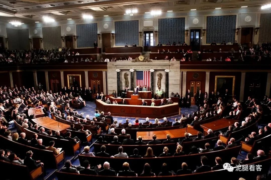 华裔要注意了!不仅存美国银行的美元打水漂,或将面临诸多风险