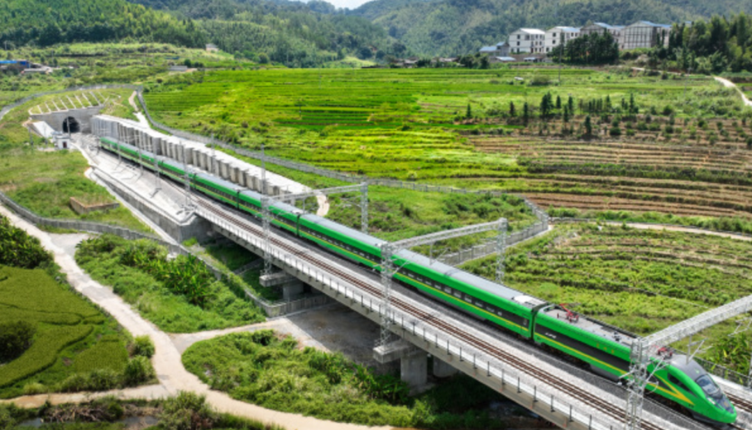 看了中国铁路总里程,再看看美国铁路,未来十年谁执牛耳?