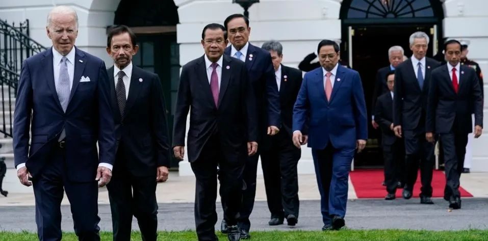 中俄成功峰会后,美国媒体怒评拜登:只会吠叫,不敢咬人