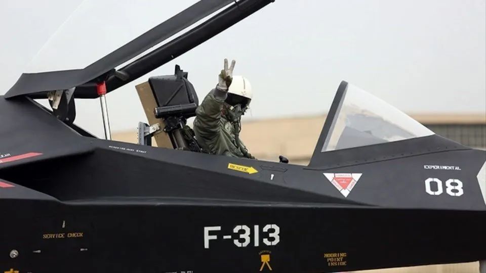 明智决定！伊朗F313隐身战机改为无人机