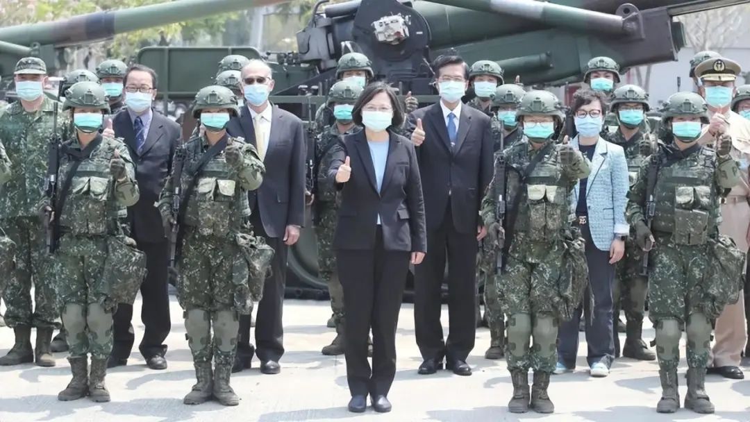 台宣布改变“不打第一枪”原则:只要敢进入12海里,就敢扣动扳机!