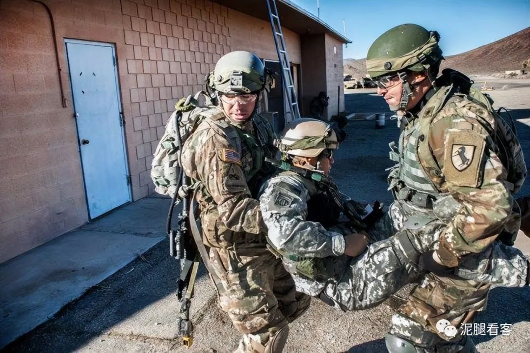 摊牌后,雷霆之势无人能阻挡,岛内“跪族”将是什么样结局?