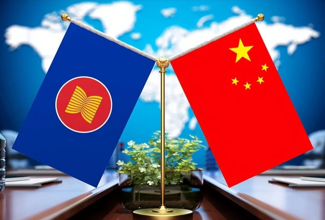 李显龙来华前,给菲律宾一个忠告:南海问题,有条红线不能越过