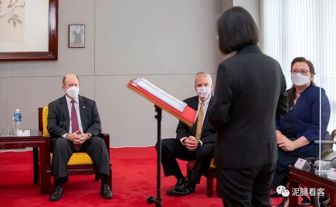 摊牌后,雷霆之势无人能阻挡,岛内“跪族”将是什么样结局?