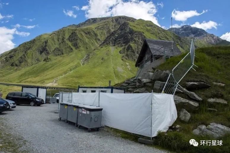 这个中立国家,大规模挖防空洞