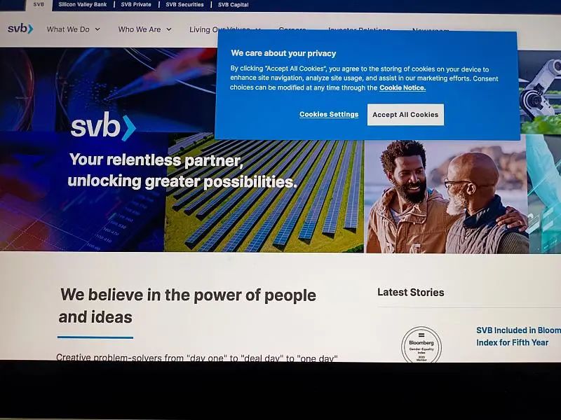 暴雷到破产只用48小时!《福布斯》曾经的百大银行为何走到今天?丨世界观