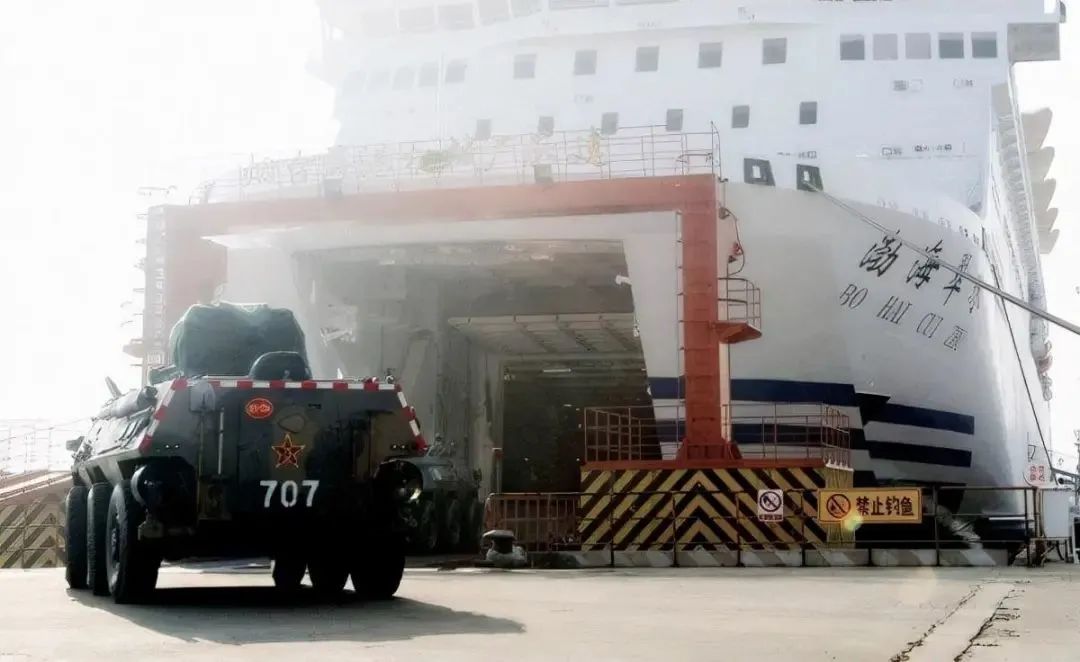 渤海巨轮南下,解放军大大方方给对岸看,释放的信号十分明显