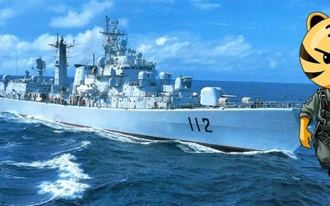 菲律宾强占中业岛不走，加派直升机，中国海军4000吨战舰维护主权