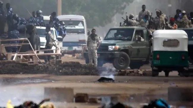 前哨站|从骆驼贩子到割据军阀 “苏丹小吕布”为何再挑战端?