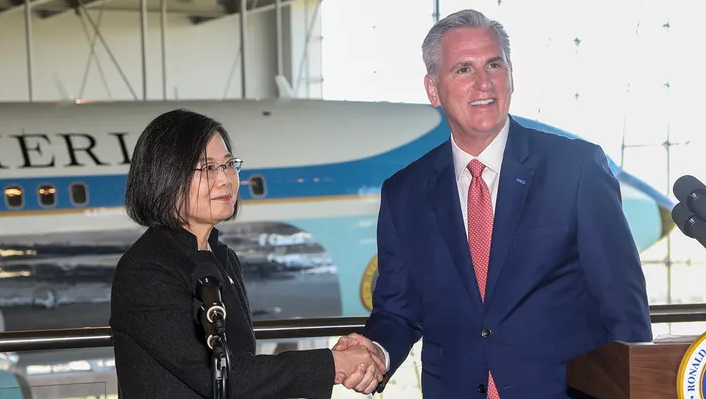 中方反制直指美国会高层!麦卡锡众议长身份,做不了挡箭牌