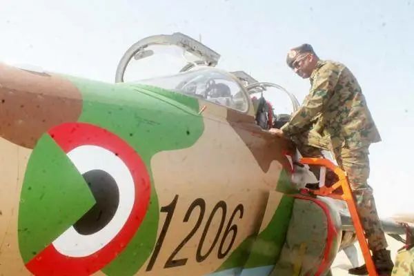 苏丹空军老家被偷！快速支援部队攻占机场，缴获中国山鹰战机