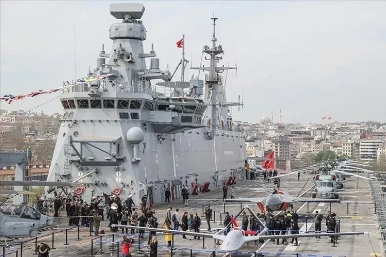 土耳其新航母刚服役就给公众参观!海军节将至,我军航母开放吗?