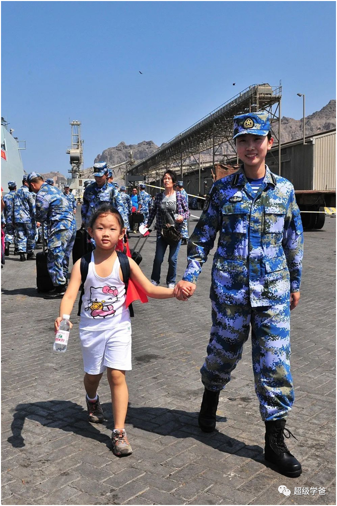 中国海军生日,美国海军献上这样一份大礼