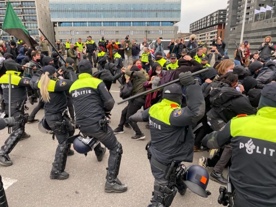 这个发达小国,无房可住