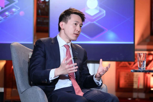 在美国“舌战群魔”的80后,帅爆了