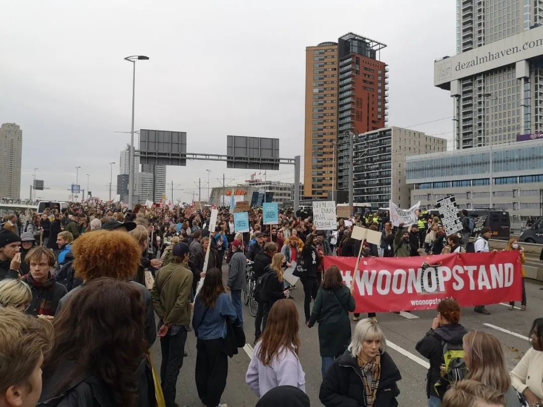 这个发达小国,无房可住