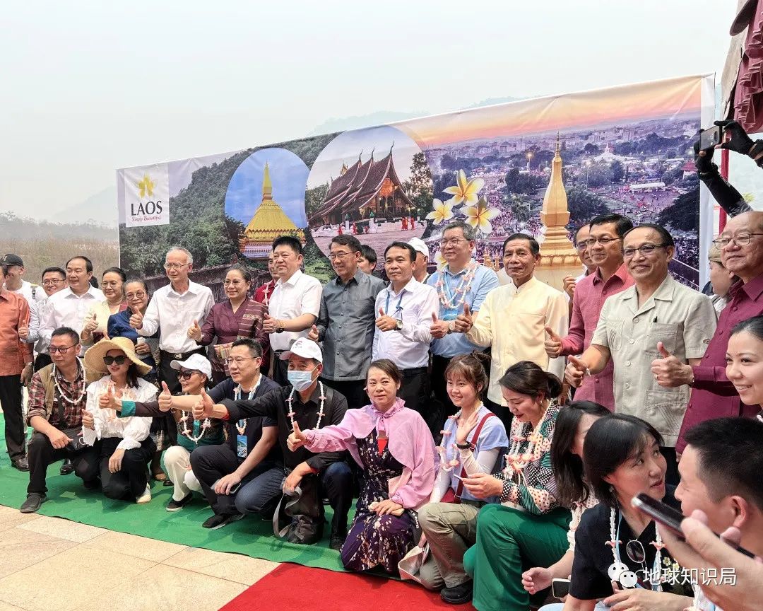 刚刚,中国火车飞进老挝首都!