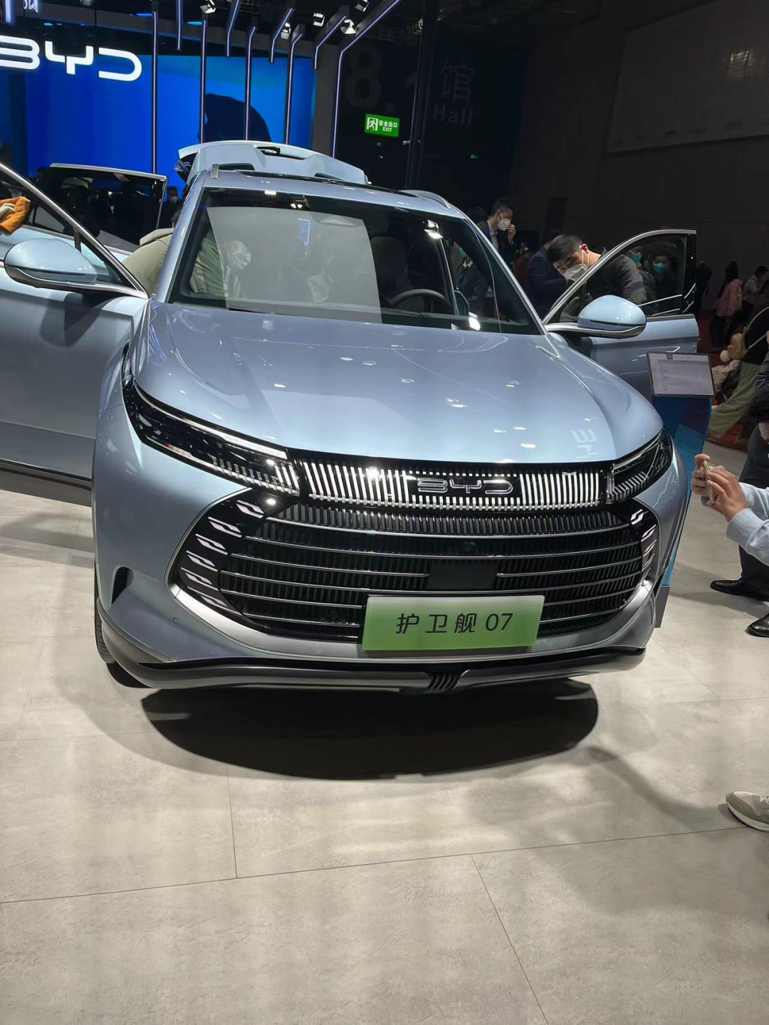 今天我去了宝马mini的展台……