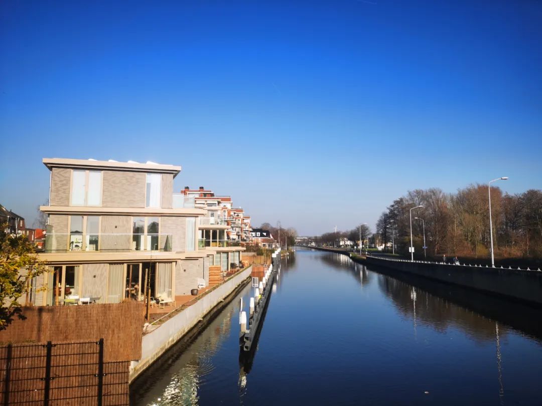 这个发达小国,无房可住