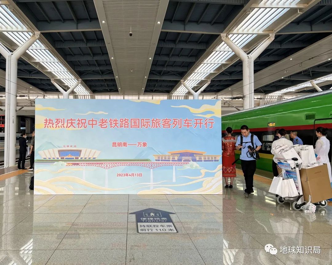刚刚,中国火车飞进老挝首都!