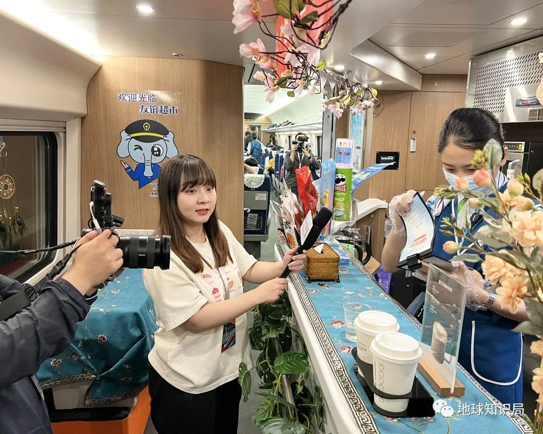 刚刚,中国火车飞进老挝首都!