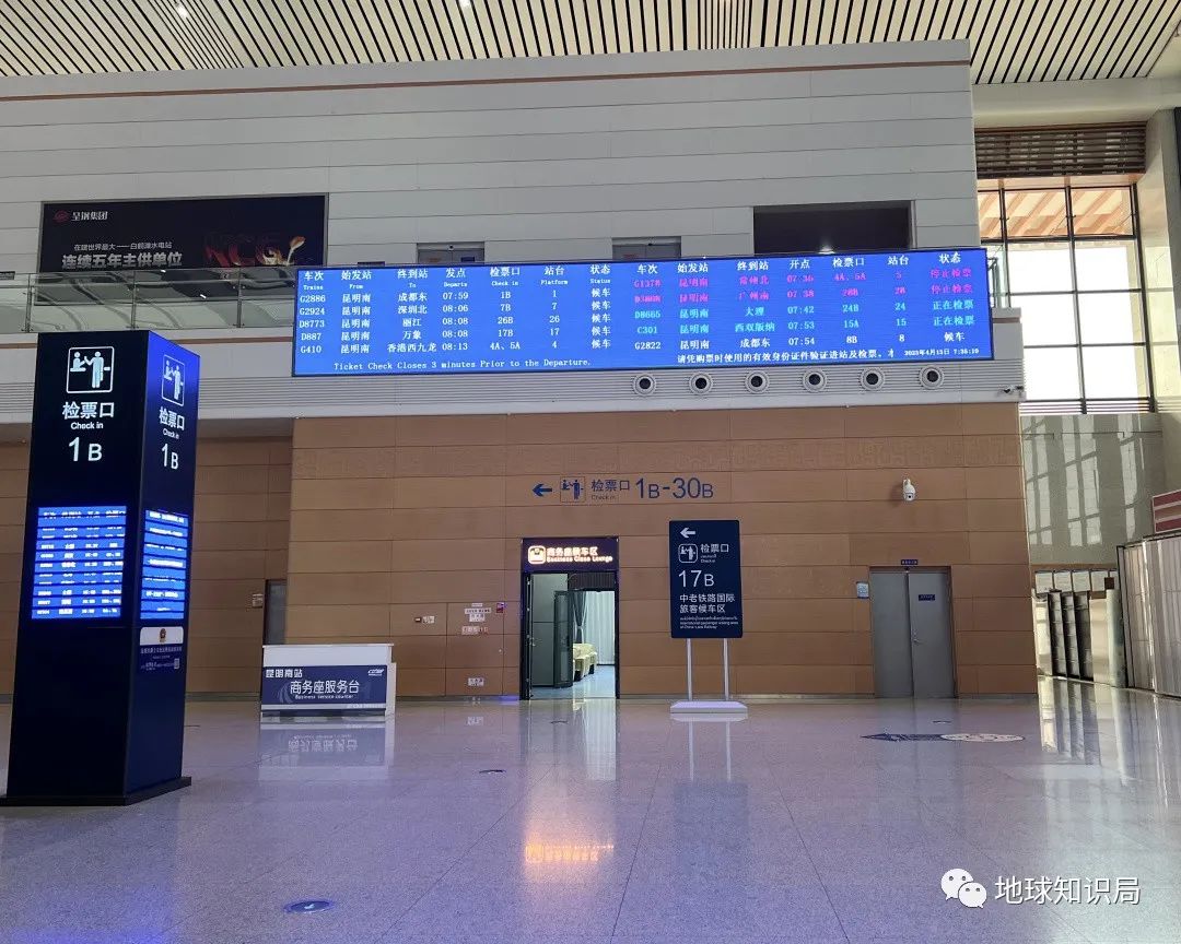 刚刚,中国火车飞进老挝首都!