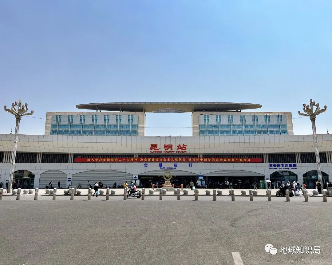 刚刚,中国火车飞进老挝首都!