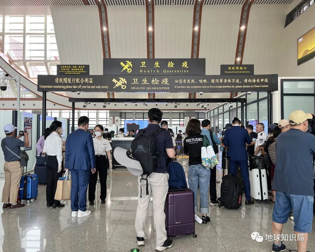 刚刚,中国火车飞进老挝首都!