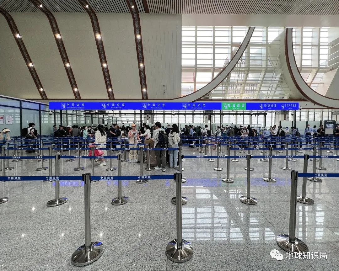 刚刚,中国火车飞进老挝首都!