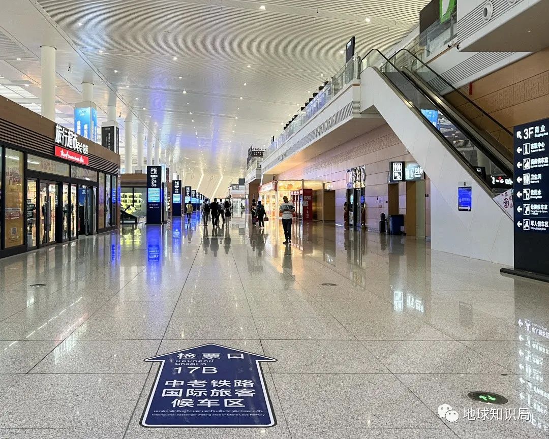 刚刚,中国火车飞进老挝首都!